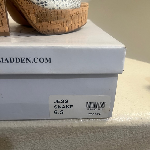 - WOMEN'S STEVE MADDEN JESS, CORK PLATFORM / HEELED SANDALS SNAKE SZ‎ 6.5 - Picture 5 of 9